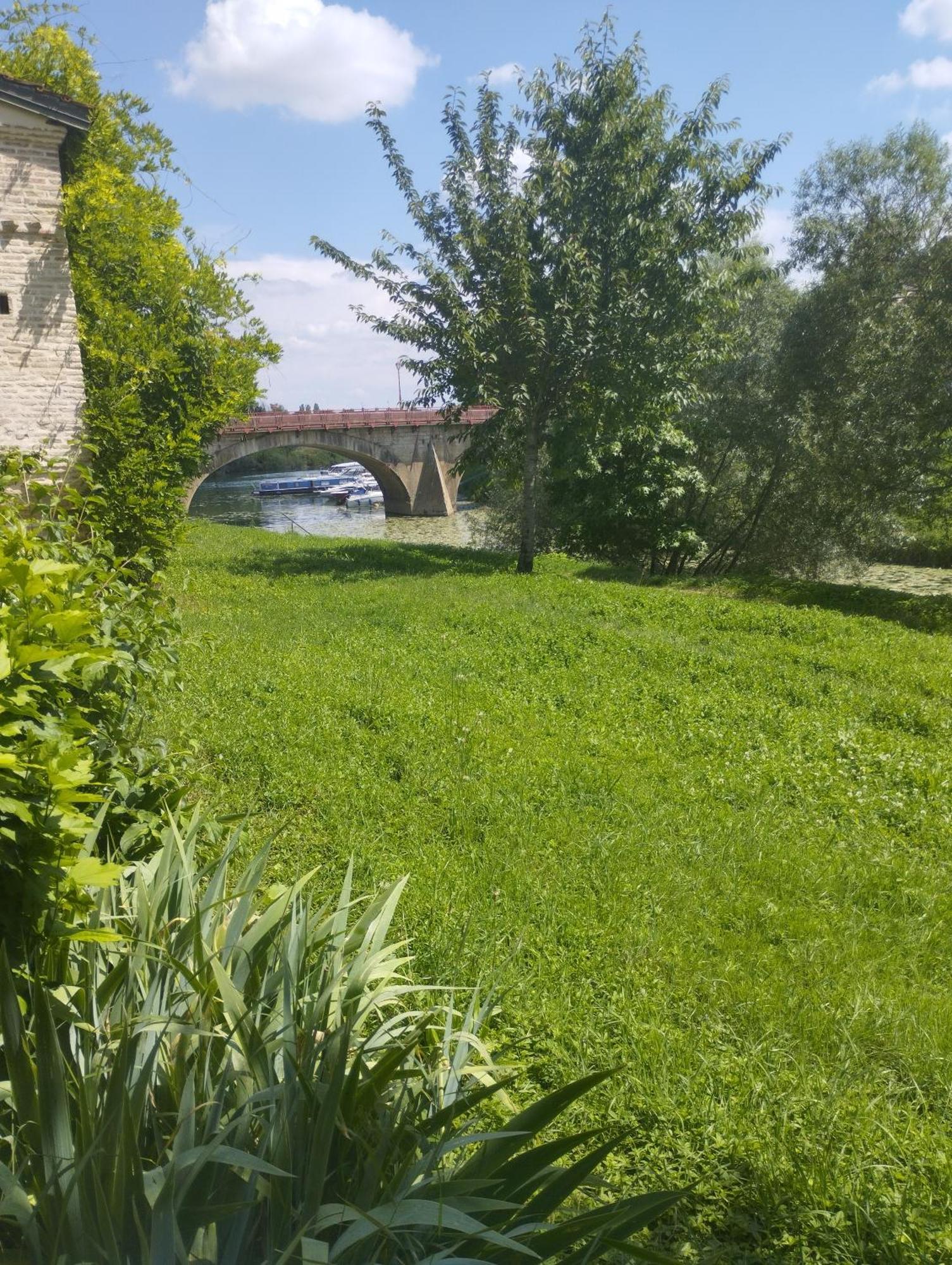 Doubs Sejour - Chambres Avec Petits Dejeuners En Suppl Verdun-sur-le-Doubs Luaran gambar